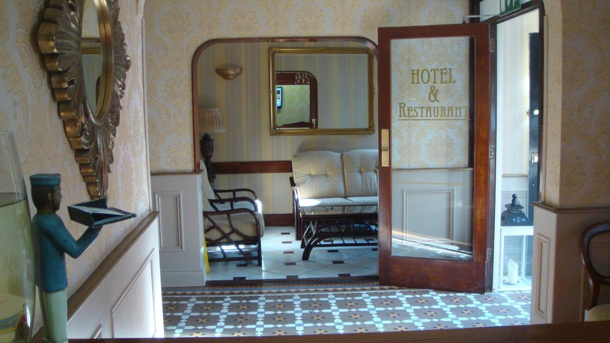טראמור O'Shea'S Hotel מראה חיצוני תמונה